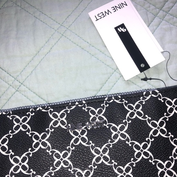 Nine West crossbody - Picture 2 of 5